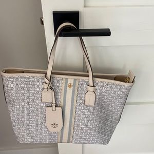 Tory Burch Gemini Link Canvas Tote in blue and white- gently used